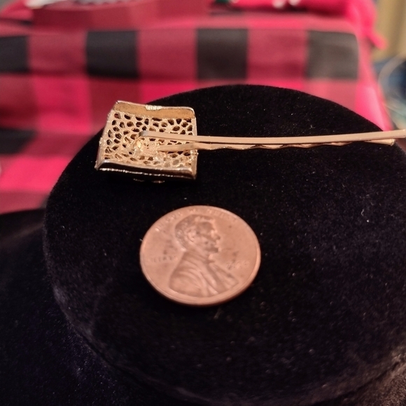 SALE Vintage Floral Design Gold Unique Hair Accessory Bobby pins - Picture 3 of 7